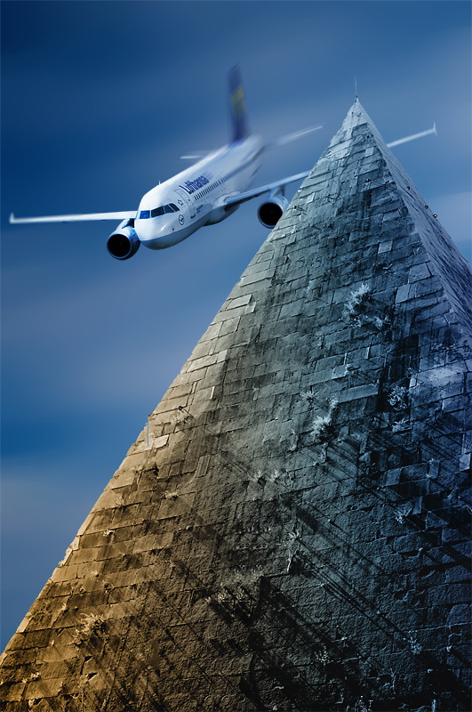 Flugzeug-Pyramide-D33_4253--Rom-2010-Farbe.jpg   26.04.jpg